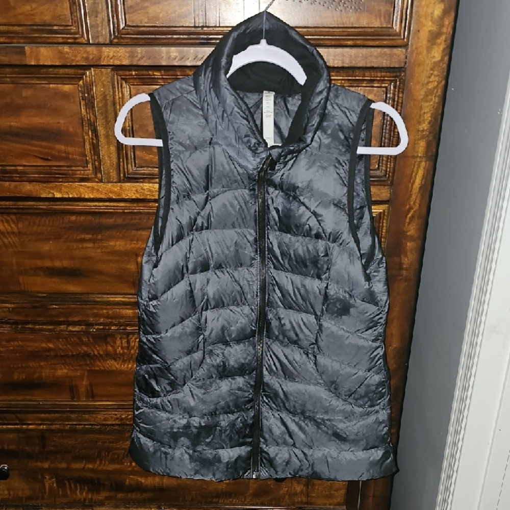 Lululemon Womens Sz 10 Super Warm Diamond Dye Puffer Vest. Dont Miss Out!!